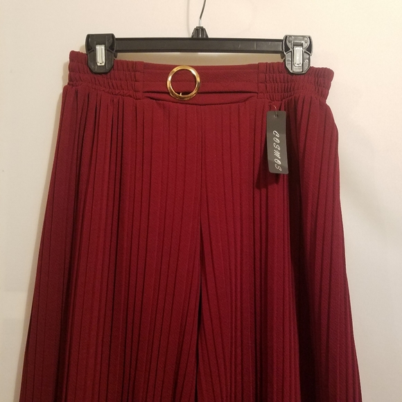 🔴SOLD🔴Accordion Pleat Wide Leg Cropped Pants - Picture 3 of 8